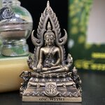 พระพุทธชินราช ภปร. 84 พรรษาในหลวงรัชกาลที่ 9 ปี 2554 พิมพ์กลางขนาดหน้าตัก 1/2 นิ้ว(สูง 3.8 ซม.) เนื้อบรอนซ์รมดำซาติน(สภาพผิวเดิมสวย) (พระราชทานมวลสาร จิตรลดาและเส้นพระเจ้า(เส้นผม)รัชกาลที่9)พุทธศิลป์ทรงคุณค่าอีกหนึ่งรุ่นยอดนิยม(องค์หมายเลข ๑๙๘๑)