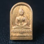 พระปรกใบมะขาม พระพุทธสิหิงค์ ภปร. ธรรมศาสตร์ 50ปี เนื้อทองแดง(คัดสภาพสวย)(ในหลวงรัชกาลที่9 เสด็จเททอง)(พระปรกใบมะขาม ภปร รุ่นแรก)