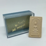 สมเด็จอรหัง ปี 19 หลังลายเซ็น สมเด็จพระญาณสังวร วัดบวรนิเวศวิหาร (ด้านหลังมีเส้นพระเกศาของพระสังฆราช) พิมพ์เปลวเพลิง สภาพสวยมาก พร้อมกล่อง