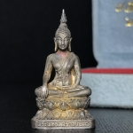 พระกริ่งพระพุทธนวราชบพิตร ครองสิริราชสมบัติครบ 50 ปี พ.ศ.2540 ชุดพระราชทาน(หายาก)เนื้อเงินผิวเดิมขึ้นสีรุ้งแบบนิยม