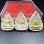 พระแก้วมรกต หลัง ภปร. เนื้อผง ปี2530 พระดี พิธีใหญ่ ประกอบพิธีพุทธาภิเษกพร้อมกับพิธีพระกริ่งปวเรศ ปี2530 วัดบวรนิเวศและวัดพระแก้ว(ครบชุดสามฤดูกล่องเดิมครบ)หายาก