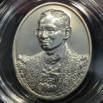 เหรียญพระบรมรูปพระบาทสมเด็จพระเจ้าอยู่หัว ที่ระลึก 100 ปี โรงพยาบาลจุฬาลงกรณ์ สภากาชาดไทย เนื้อเงิน(กรมธนารักษ์)