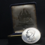 เหรียญพระบรมรูปคุ้มเกล้า รพ.ภูมิพล ปี2522 (ในหลวงเททอง) เนื้อเงิน พิมพ์ใหญ่ คัดสภาพสวยพร้อมกล่องเดิมยุคแรก(หายาก)