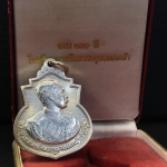 เหรียญ ร.5 ครบรอบ 111 ปีโรงเรียนนายร้อยพระจุลจอมเกล้า ปี2541 เนื้อเงินพร้อมกล่องเดิม(คัดสวยสมบูรณ์)