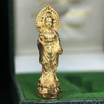 พระโพธิสัตว์อวโลกิเตศวร (เจ้าแม่กวนอิม) รุ่นฉลองปีกาญจนาภิเษก ปี 2540 เนื้อชุบทอง กะไหล่ทอง พ่น ทราย(สวยดุจทองคำ) เทศบาลนครหาดใหญ่จัดสร้างถวายเฉลิมพระเกียรติพระบาทสมเด็จพระเจ้าอยู่หัวทรงครองสิริราชสมบัติครบ 50 ปี(สภาพสวยเดิมพร้อมกล่องบรรจุเดิม)หายาก