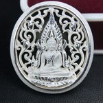 พระพุทธชินราช รุ่น ประวัติศาสตร์ มูลนิธิเพื่อตำรวจไทยจัดสร้าง ปี 2562 เนื้อเงินขัดเงา พิมพ์เหรียญรูปไข่ฉลุลายไทย พิมพ์ใหญ่ พระพุทธชินราช แบบจิวเวอร์รี่ (ขนาดสูง 2.9 ซม.) (สภาพ สวย ซีนซองเดิม กล่องบรรจุเดิมครบสมบูรณ์)