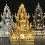 พระพุทธชินราช(จำลอง) ภปร. 84 พรรษา พิมพ์กลางขนาดหน้าตัก 1/2 นิ้ว(ครบชุด3องค์ เนื้อทองคำ+เนื้อเงินชุบทองคำขาว+เนื้อบรอนซ์รมดำซาติน)(พระราชทานมวลสาร จิตรลดาและเส้นพระเจ้า(เส้นผม)รัชกาลที่9)