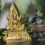 พระพุทธชินราช(จำลอง) ภปร. 84 พรรษา เนื้อทองคำ พิมพ์กลางขนาดหน้าตัก 1/2 นิ้ว(1ใน1000องค์) )(พระราชทานมวลสาร จิตรลดาและเส้นพระเจ้า(เส้นผม)รัชกาลที่9)