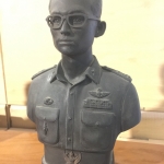 พระบรมรูปในหลวง รัชกาลที่ 9 กรมราชองครักษ์จัดสร้าง พ.ศ.2516(รุ่นแรก)