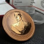 เหรียญสมเด็จพระนเรศวรมหาราช-พระพุทธชินราช รุ่นกองทุนสร้างอาคารเรียนวิทยาลัยสงฆ์ วัดพระศรีรัตนมหาธาตุ ปี 2536 เนื้อทองแดงขัดเงา บล็อกนอก เพิร์ธ ประเทศออสเตรเลีย(PERTH MINT)กล่องบรรจุเดิมใบรับรองพร้อมสวยงาม