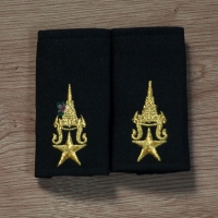 บ่ายศเสื้อคลุมทหารบก ปักดิ้นทอง พันตรี