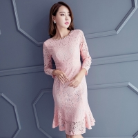 ชุดเดรสลูกไม้สีชมพู เข้ารูป แขนยาว ชายกระโปรงแต่งระบาย แนวสวยหวาน ดูดี SIZE L