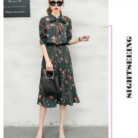 ชุดเดรสผ้าชีฟองสีเขียวเข้ม ลายดอกไม้สีส้มอมแดง กระโปรงอัดพลีทสวย chic SIZE S