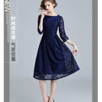 ชุดเดรสสั้นผ้าลูกไม้สีน้ำเงินเข้ม คอปาด แขนสามส่วน กระโปรงทรงเอบาน สวยดูดี SIZE M