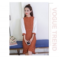 ชุดเดรสผ้าโพลีเอสเตอร์สีน้ำตาลอมส้มลายขวางเล็กสีขาว เข้ารูป SIZE L