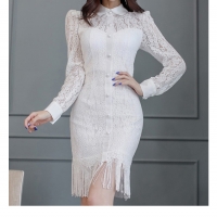 ชุดเดรสสั้นผ้าลูกไม้สีขาว แนวซีทรู คอเชิ๊ต แขนยาว ทรงเข้ารูป ริมกระโปรงตกแต่งไหมญี่ปุ่น สวยเก๋ มีสไตล์ SIZE M
