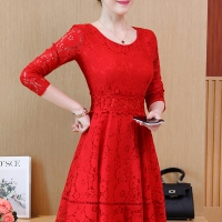 ชุดเดรสสั้นผ้าลูกไม้สีแดง คอกลม แขนยาว กระโปรงทรงเอบาน สวยสดใส SIZE L