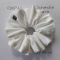 Scrunchie satin ยางรัดผม โดนัท รุ่นผ้าซาตินเนื้อผ้าหนานุ่ม ลื่นสวยหรู SIZE L 15 cm. สี Off White