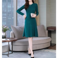 ชุดเดรสสั้นผ้าไหมพรมสีเขียวอมน้ำเงิน คอกลม แขนยาว กระโปรงทรงเอ สวยดูดี SIZE L