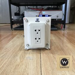 หม้อแปลงไฟ 110V ยี่ห้อ เกรียงรุ่งโรจน์ ขนาด 1500W (ของมือสอง)