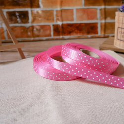 ริบบิ้นผ้าสีชมพูเข้ม พิมพ์ลายจุดสีขาว ขนาด 1.2 cm.