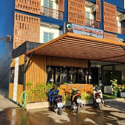 For Rent : Cherngtalay, 3-Storey Commercial Building, 11 bedrooms 14 bathrooms