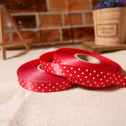 ริบบิ้นผ้าสีแดง พิมพ์ลายจุดสีขาว ขนาด 1.2 cm.