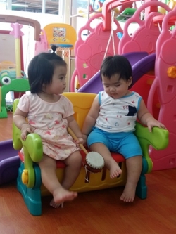 ชุดโต๊ะม้านั่ง+ที่เก็บของ 2 in 1