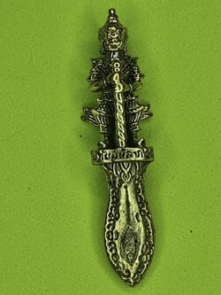 พระเครื่อง พระขรรค์ ท้าวเวสสุวรรณ เนื้อทองเหลือง สีทอง พระเครื่อง พระแท้ พระ ปลุกเสกแล้ว