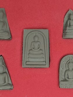 พระเบญจภาคี สีน้ำตาล เนื้อแร่น้ำพี้