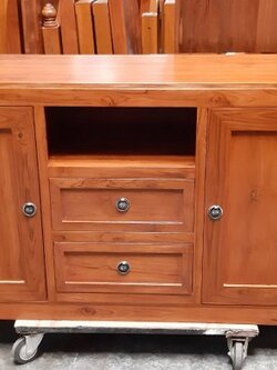 เคาน์เตอร์ TV ขาสามเหลี่ยม