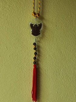 พระเครื่อง พญาครุฑ เลี่ยมกรอบ ด้าย7สี ห้อยหน้าบ้าน ห้อยหน้ารถ จี้พญาครุฑ พญาครุฑแท้