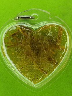 ของเสน่ห์ หัวใจ ดอกเถาหลง ชายใช้ สีเหลือง อัดกรอบพลาสติกกันน้ำ หัวใจดอกเถาหลงแท้