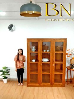 ตู้โชว์ไม้สักทอง รุ่น เดอะไบร์ท