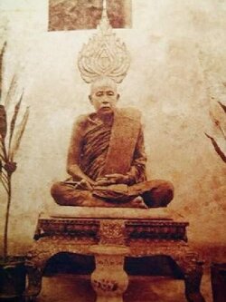 หลวงปู่รอดวัดทุ่งศรีเมือง ประวัติ หลวงปู่รอด ทันตโร วัดทุ่งศรีเมือง จ.อุบลราชธานี พระครูวิโรจน์รัตโนบล เกจิ พระเกจิ หลวงปู่รอด ทันตโร" แห่งวัดทุ่งศรีเมือง
