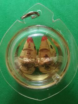 ของเสน่ห์ สาริกาลิ้นทองแกะจากไม้ขนุน ผูกด้วยด้ายขาว แปะแผ่นทอง แช่น้ำมันมนต์ สาริกาเสน่ห์ สาริกาไม้ สาริกาลิ้นทอง