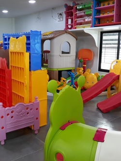 ภาพโชว์รูม-สื่อของเล่นเด็ก-หมวดเครื่องเล่นเสริมพัฒนาการเด็ก-ภายในอาคาร