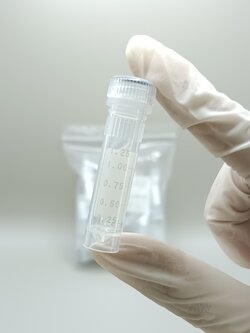 Cryotube Screw cap 2 ml ,free-standing , steriled หลอดเก็บตัวอย่างฝาเกลียว 2 มล. มีสเกล