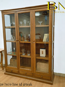 ตู้โชว์ไม้สัก รุ่น บุญยืน