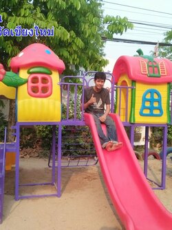 เครื่องเล่นสนามสำหรับเด็กเล็ก
