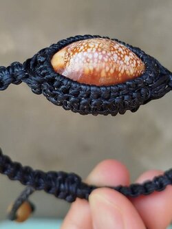 สร้อยข้อมือเบี้ยแก้ ถักเชือกเทียนสีดำ (ถักเชือกเทียนทั้งเส้น) ขนาด17-19 ซม