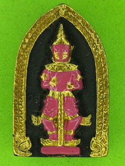 พระเครื่อง ท้าวเวสสุวรรณ เลี่ยมกรอบสีดำ แต่ง สีชมพู รุ่น แก้ปีชง รวยไม่จบ จนไม่เป็น ภัยไม่มี ท้าวเวสสุวรรณ พระแท้ ท้าวเวสสุวัณ