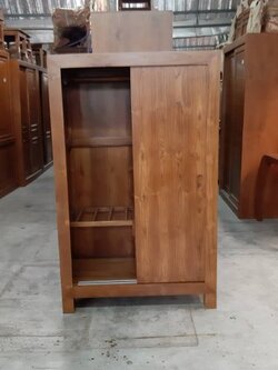 ตู้เสื้อผ้าเล็ก บานเลื่อน มีขา 55x100สูง 160 ซม.