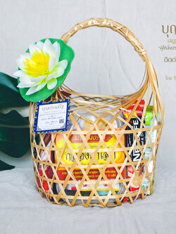 สังฆทานงานศพ ชะลอมมีหูหิ้ว ชุด กล่องยาสามัญและน้ำดื่ม