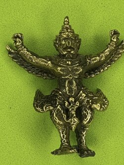 พระเครื่อง พญาครุฑ ยืนกางปีก เนื้อทองเหลือง ครุฑ ครุฑบูชา