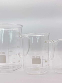 บีกเกอร์แก้วแบบมีหู Beaker with handle ขนาด 500/1000/2000 ml ราคาถูก ขายดี