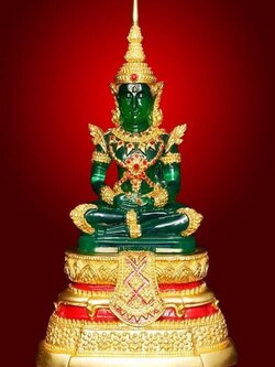 พระพุทธมหามณีรัตน์ปฏิมากร (พระแก้วมรกต) วัดพระศรีรัตนศาสดาราม กรุงเทพมหานคร พระเครื่องไทย พระพุทธรูปเก่าแก่ของไทย
