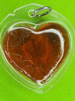 ของเสน่ห์ หัวใจ ดอกเถาหลง หญิงใช้ สีส้ม อัดกรอบพลาสติกกันน้ำ หัวใจดอกเถาหลงแท้