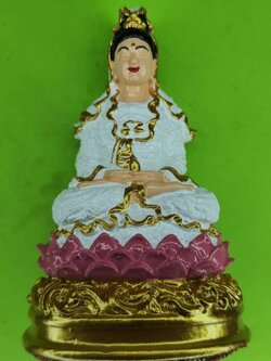 ของป้องกัน เจ้าแม่กวนอิมนั่งดอกบัว สีขาว แต่งองค์ ของแท้