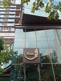 #ป้ายอักษรสแตนเลสหน้าทองแฮร์ไลน์ยกขอบไส้พาสวู๊ด